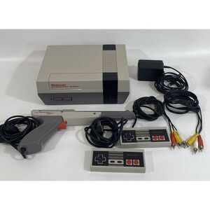 Original Vintage NES Nintendo Console Box Bundle Controllers Zapper Cords